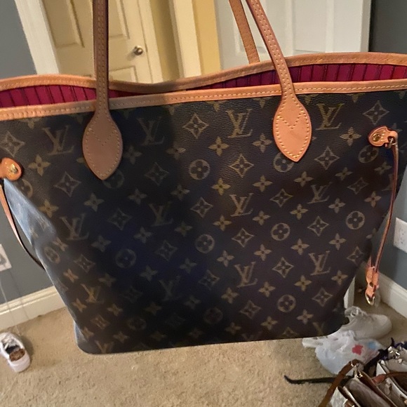 Louis Vuitton large purse - Picture 1 of 5